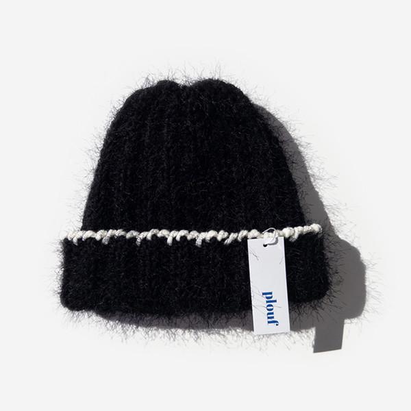Furry wool beanie (black)