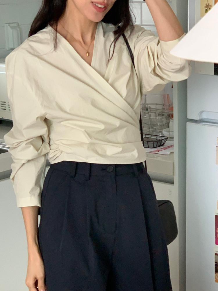 클로브 코튼 랩 블라우스(2color)