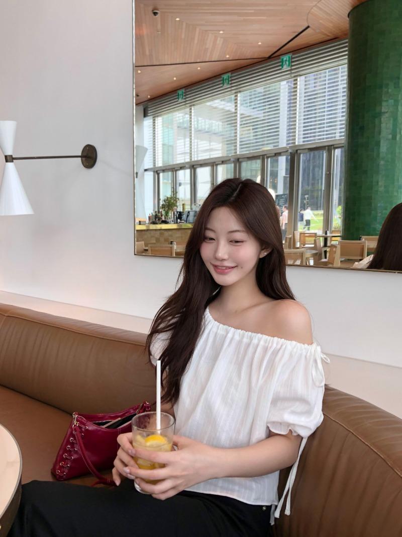 (pre-order) sunday ribbon blouse_white