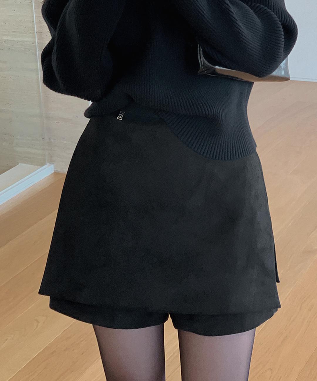 핫핑 [하객룩추천✨/노출부담X][MADE] 모어니 스웨이드 팬던트 랩 스커트 팬츠 (치마바지) (44~110)(빅사이즈스커트-빅사이즈반바지-스커트팬츠-스웨이드스커트-스웨이드숏팬츠)