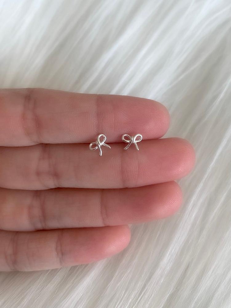 (silver925) petit ribbon earring 리본 귀걸이 미니 귀걸이