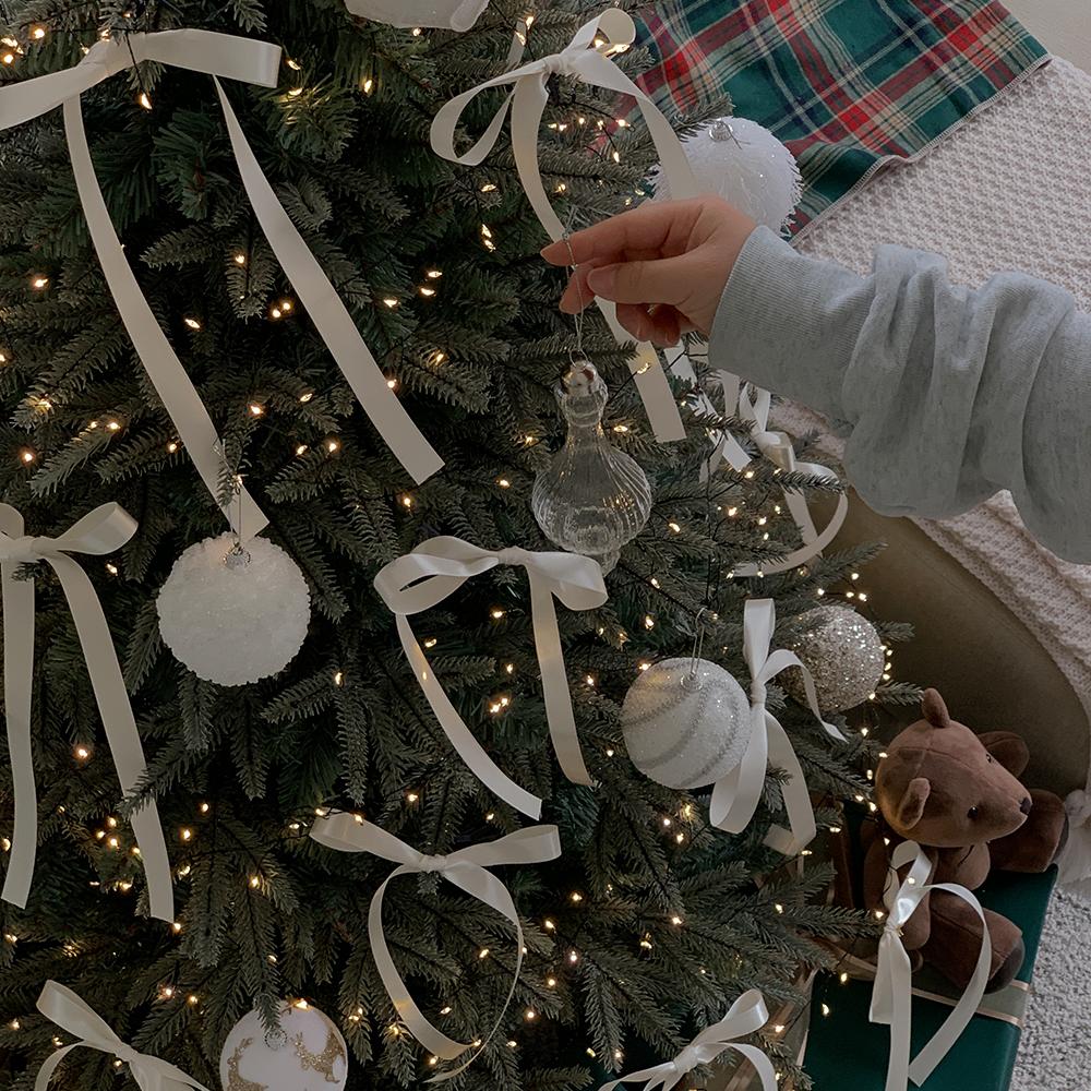 윈터나잇 크리스마스 트리 리본 소품 오너먼트