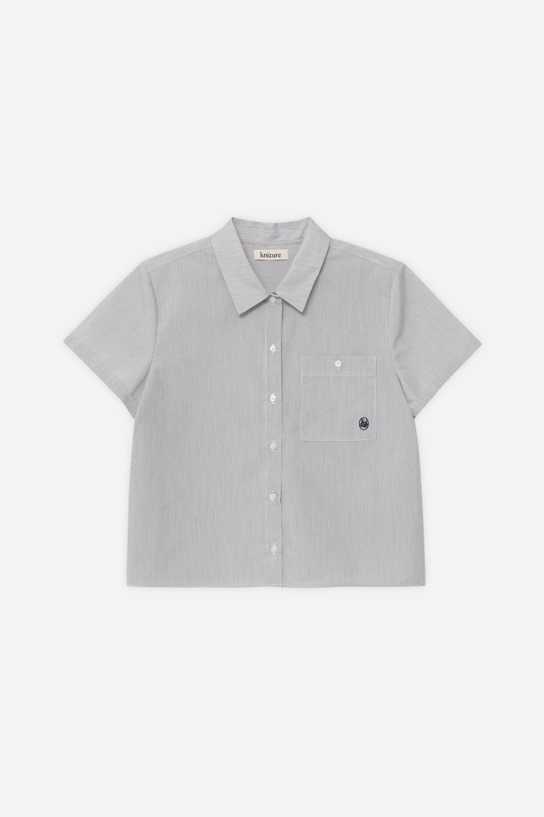 롤업 핀 스트라이프 크롭 하프 셔츠_Charcoal