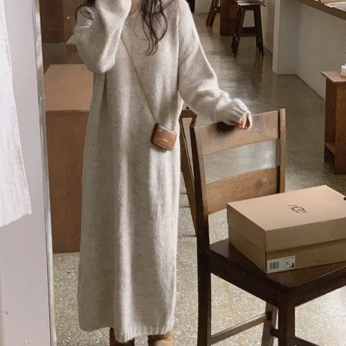 1000장돌파🎉 [이불을덮은듯폭닥🤍] 몽그 믹스 빈티지 폭닥 루즈핏 겨울 롱 후드 니트 원피스 (1color) 겨울신상/겨울코디/후드원피스/겨울니트원피스/롱원피스