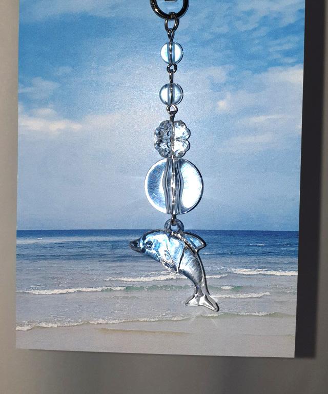 럭키 돌핀 폰줄 키링 써지컬스틸 군번줄 책갈피 북마크 휴대폰 하트 부착 고리 네잎 클로버 소원 행운 빅볼 큰 구슬 비즈 아크릴 투명 영롱한 돌고래 에어팟 버즈 스트랩 자체