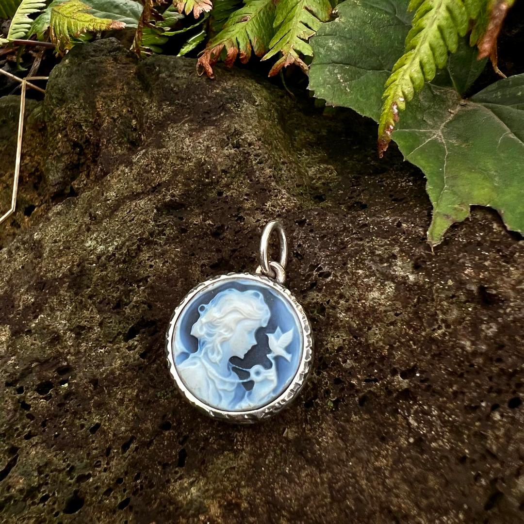 cameo line / antique detail handmade pendant (pendant only)