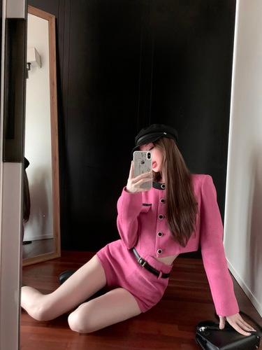 핑크의 세련된 미니 투피스