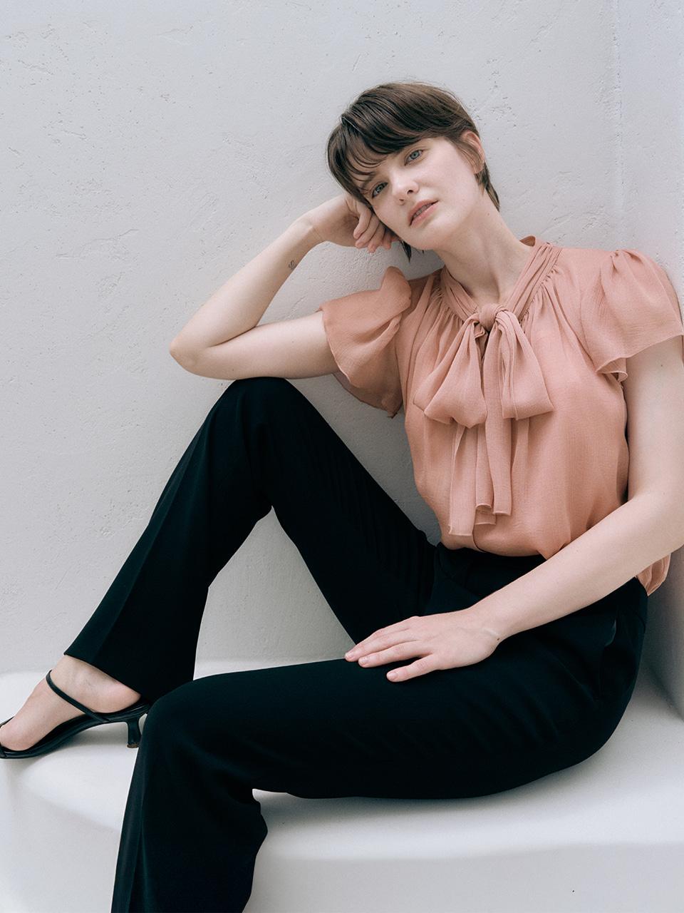 [이너 슬립 증정] PLEATS PUSSY BOW SHORT SLEEVE BLOUSE  (2 COLORS)