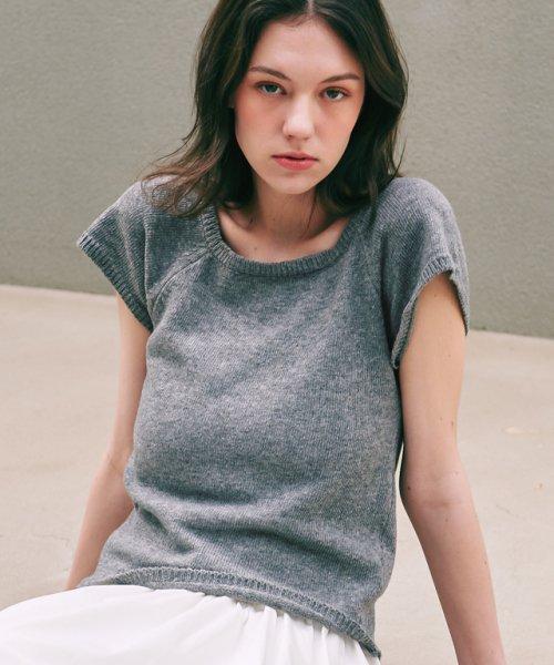 SQUARE ROUND NECK SHORT KNIT GREY