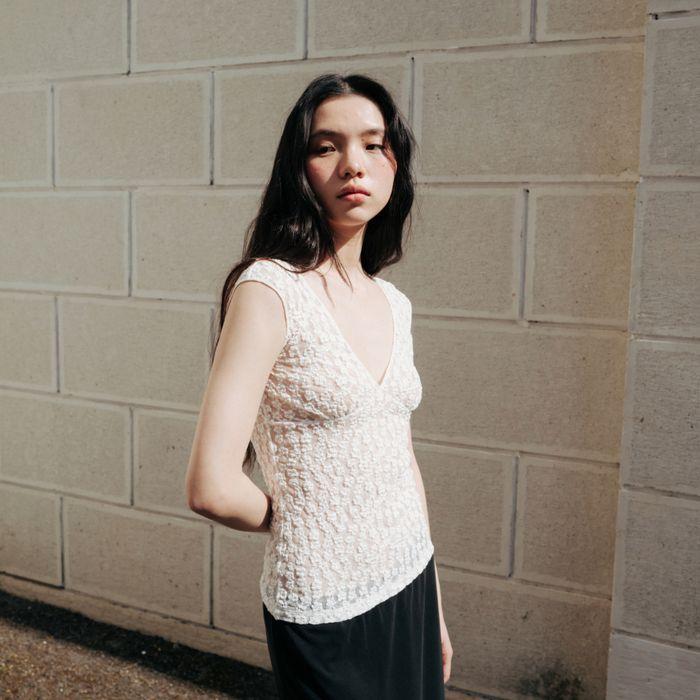 Fitted lace jersey V-neck tank top (white)