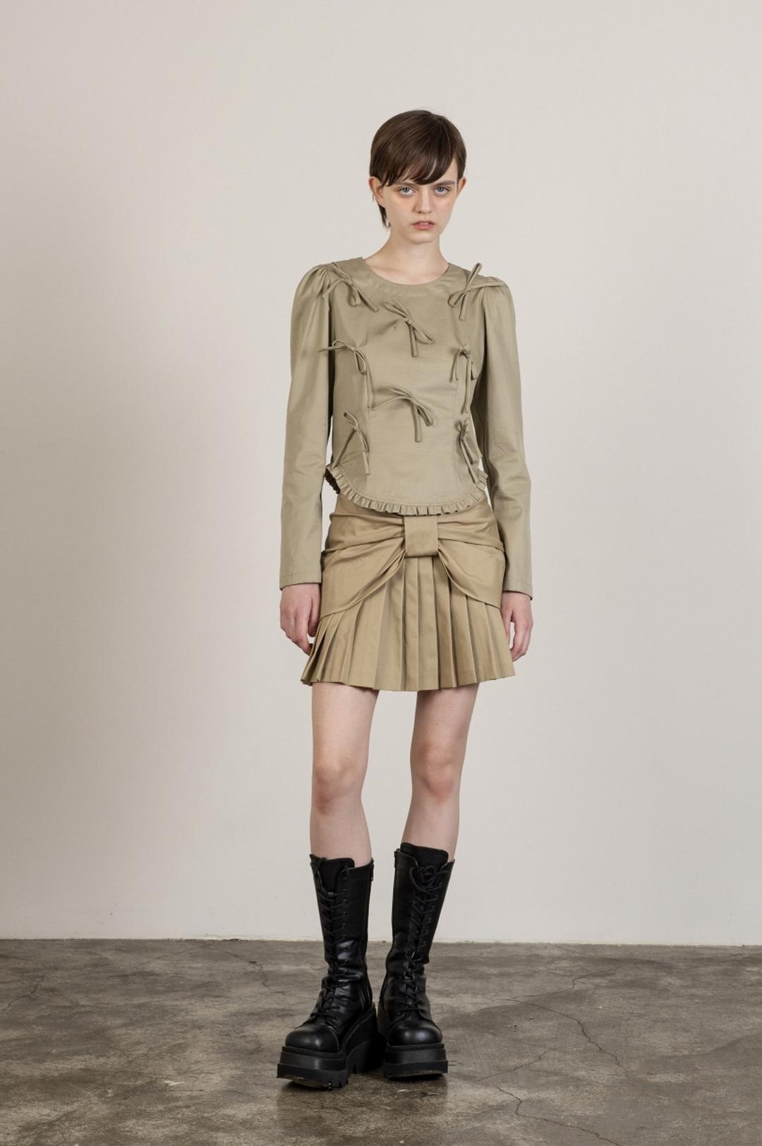 베이지 플리츠 리본 미니 스커트