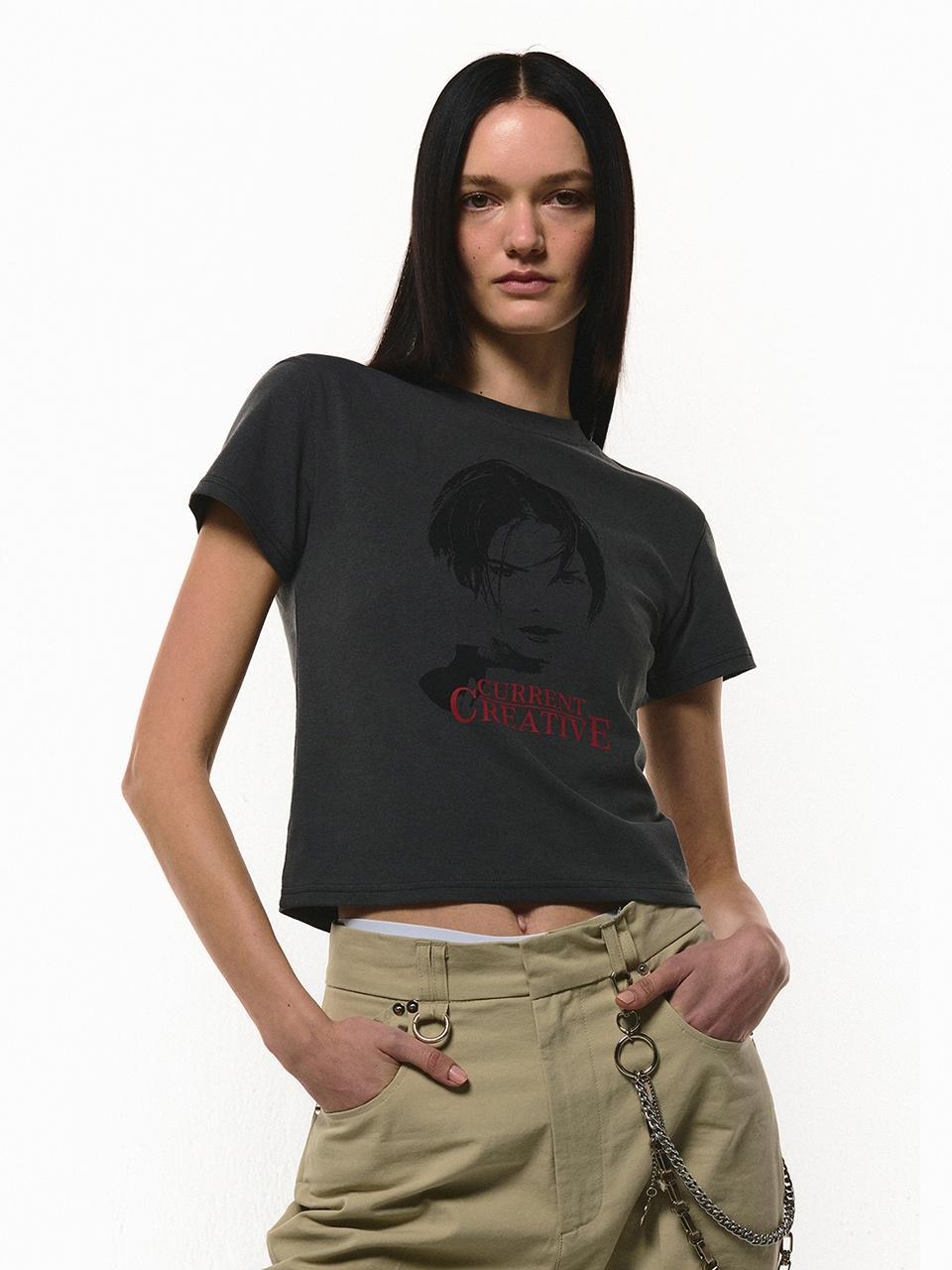 90S PRINTED CROP TEE [CHARCOAL GREY]