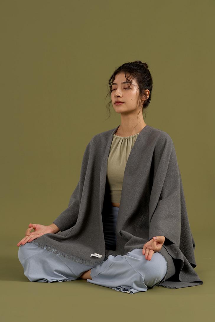 디야니 Sound Flow Knit Cape (Gray)