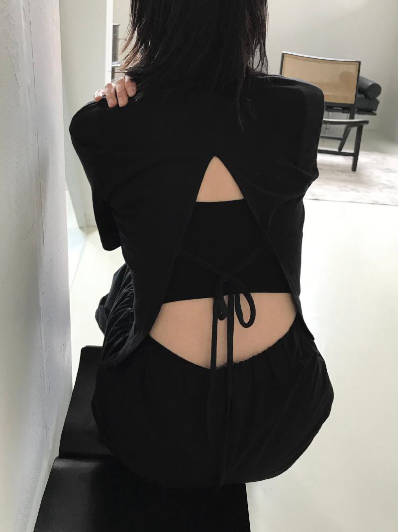 BACK STRAP TRIANGLE T (white / black)