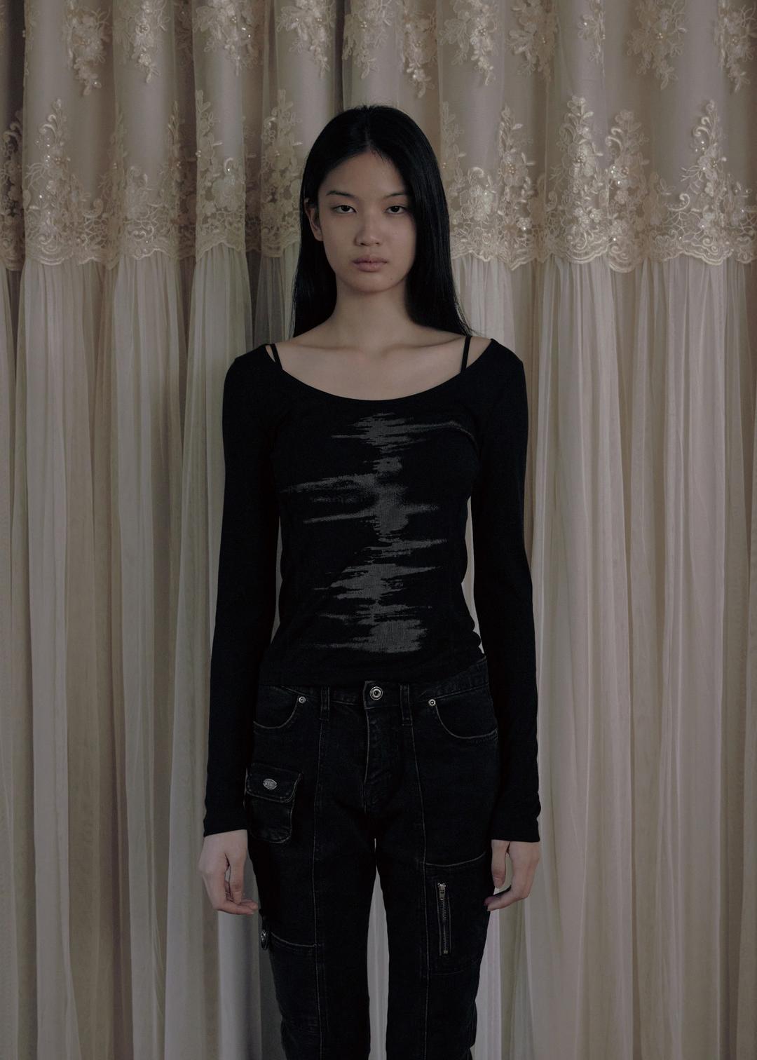 NOISE PRINTED LINE LONG SLEEVE, BLACK