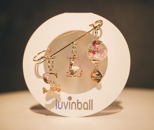 우정선물 숲속동화🌺 나만의 이니셜 스노우볼 브로치