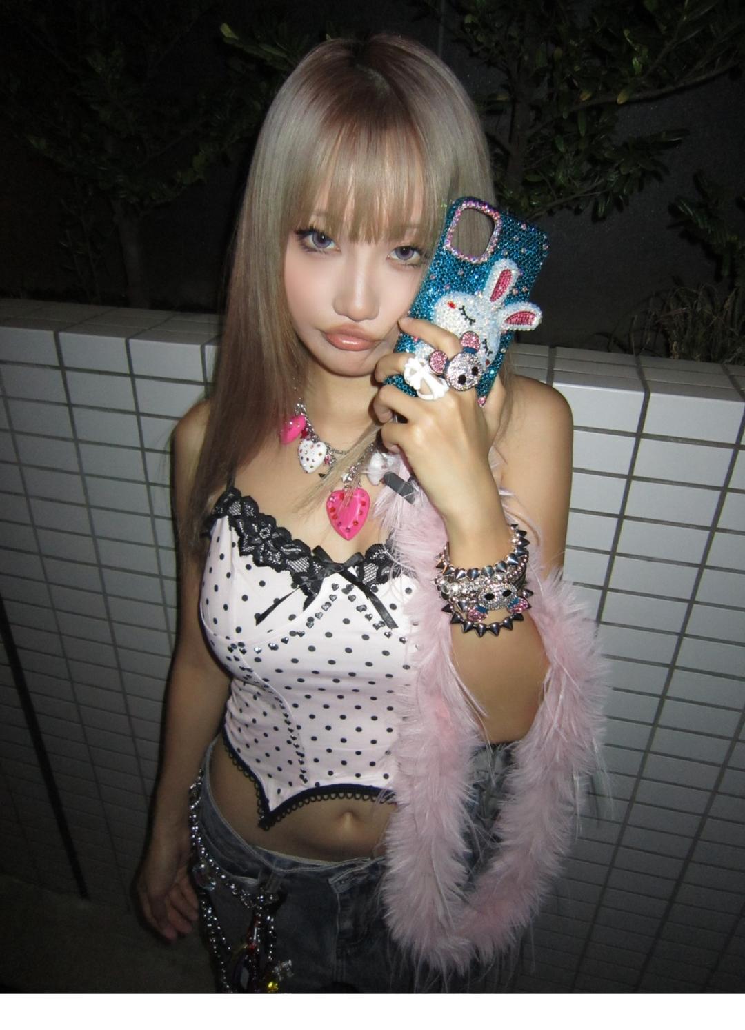 Slim Fit Sleeveless Heart Lace Top