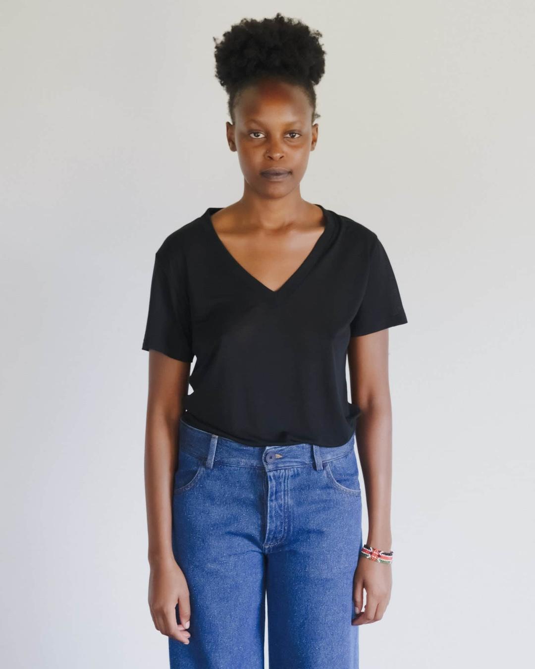 V Neck Tee Shirt - BLACK / XS