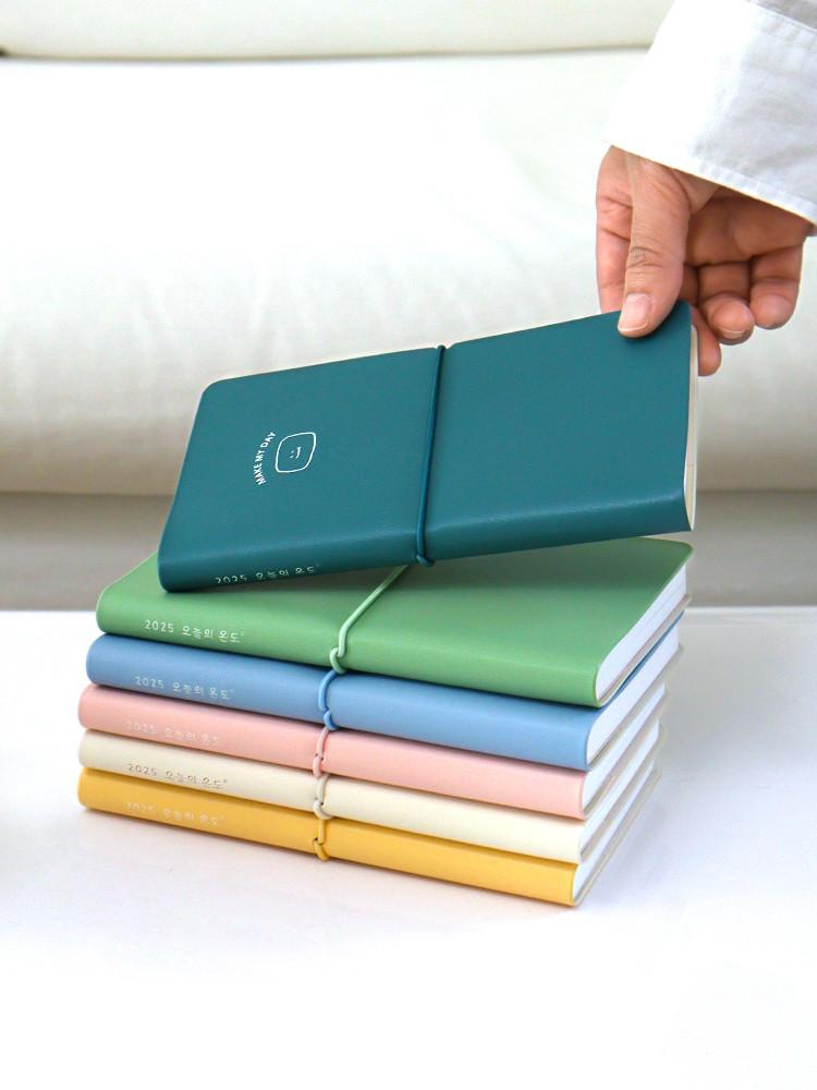 [미니달력증정] 인디고 2025 오늘의 온도 슬림 위클리 다이어리 (날짜형 수첩형 주간) 25년 미니 업무용 스케줄러 플래너 친구선물