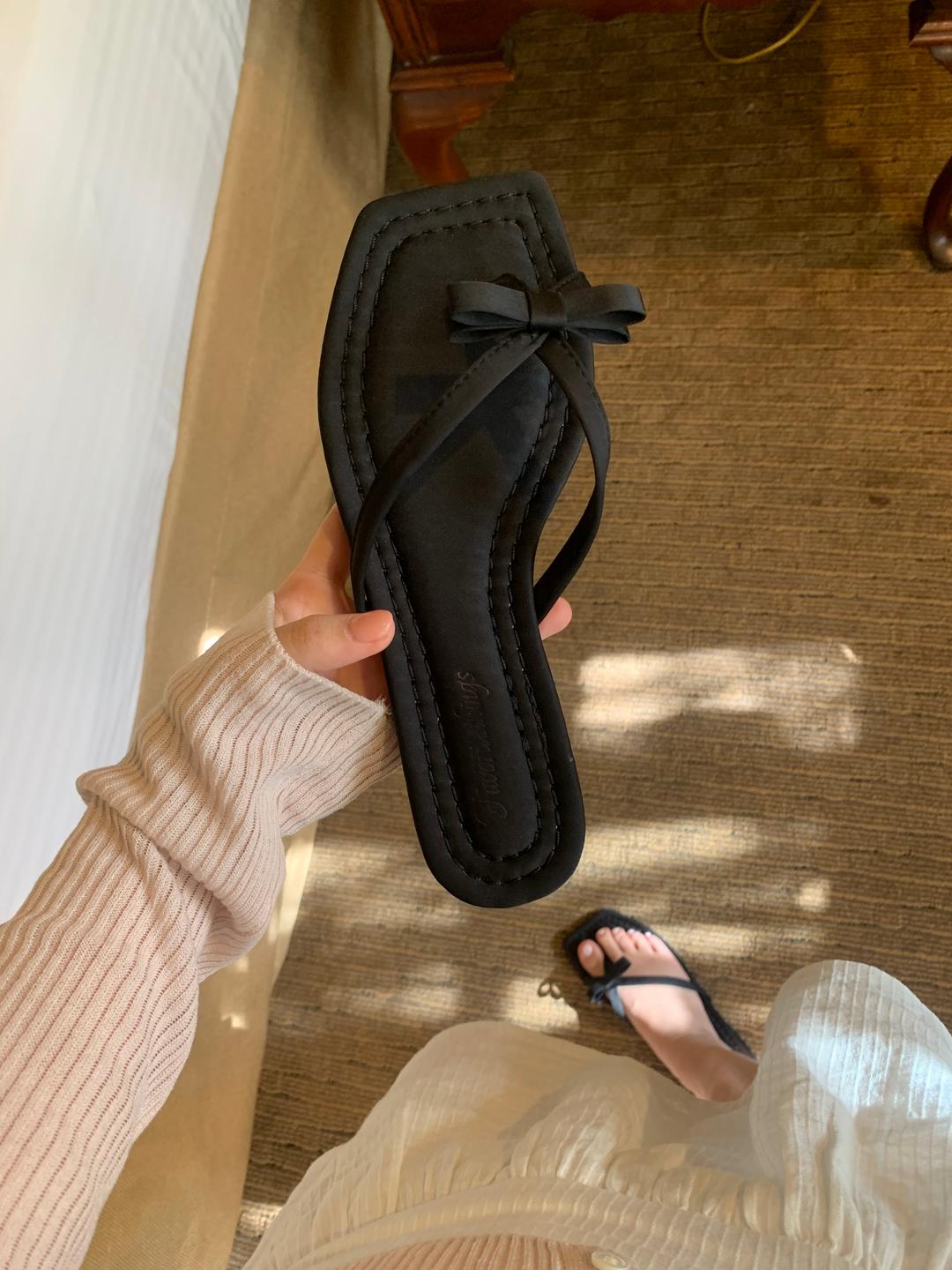 Lovers ribbon flip flop