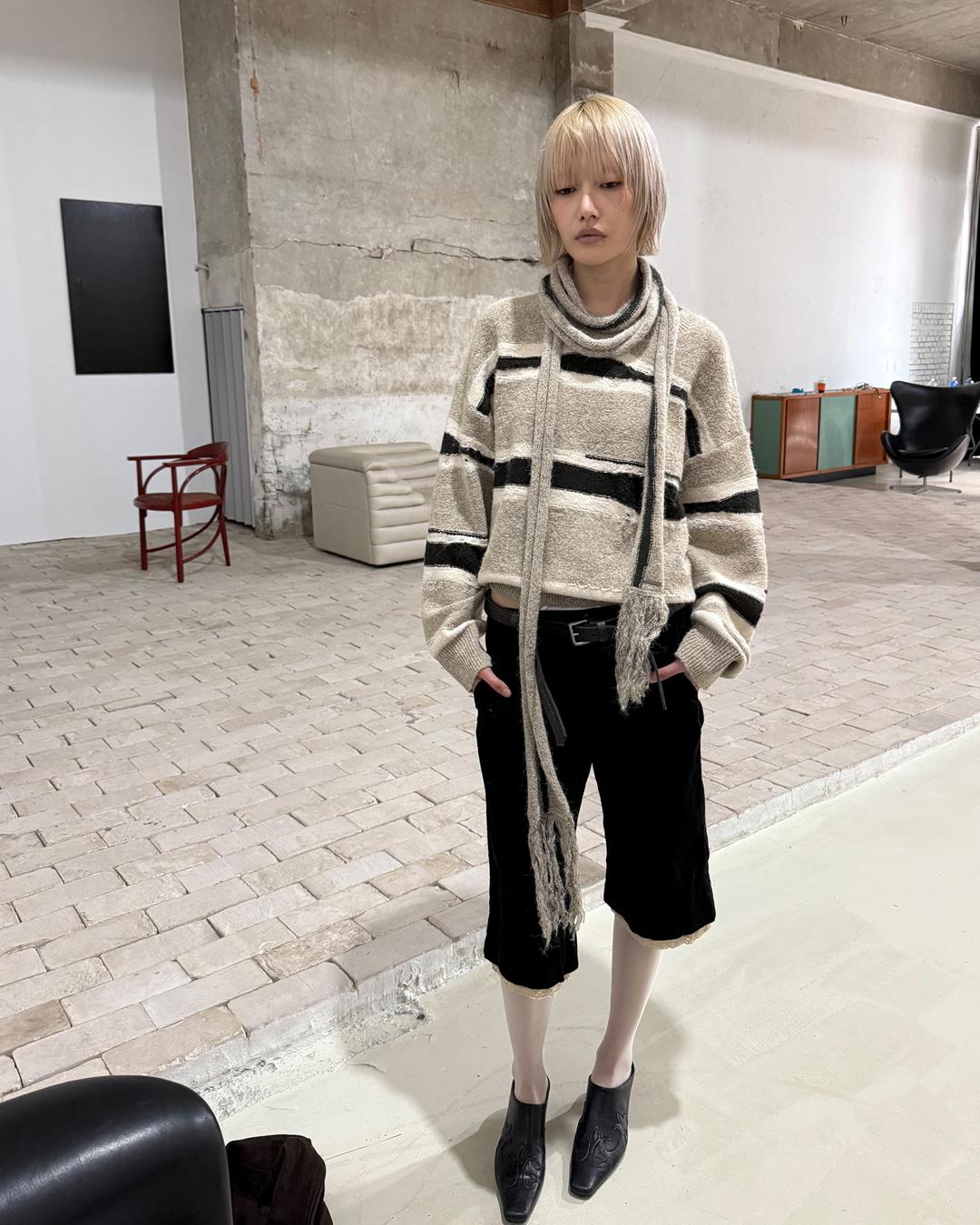 STRIPE DISTRESSED SWEATER SCARF SET-BEIGE