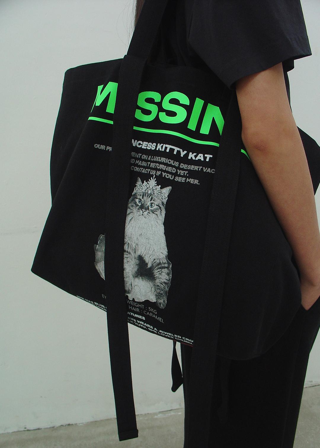 KAT PRINT SHOULDER BAG (BLACK)