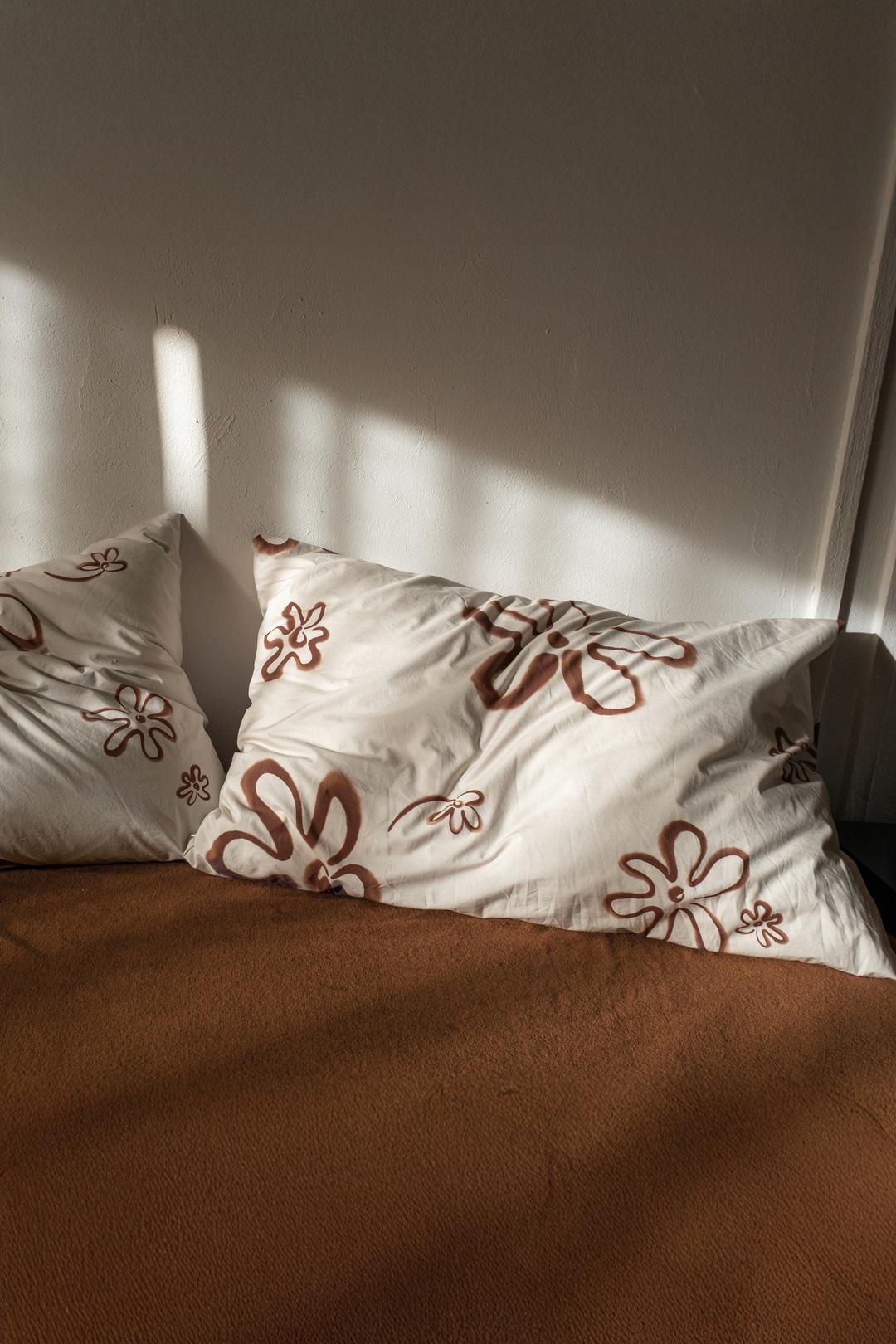 FLOWER COCOON PILLOW COVER