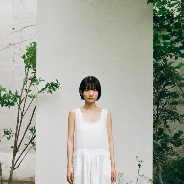 Stitch mini pleats dress / White