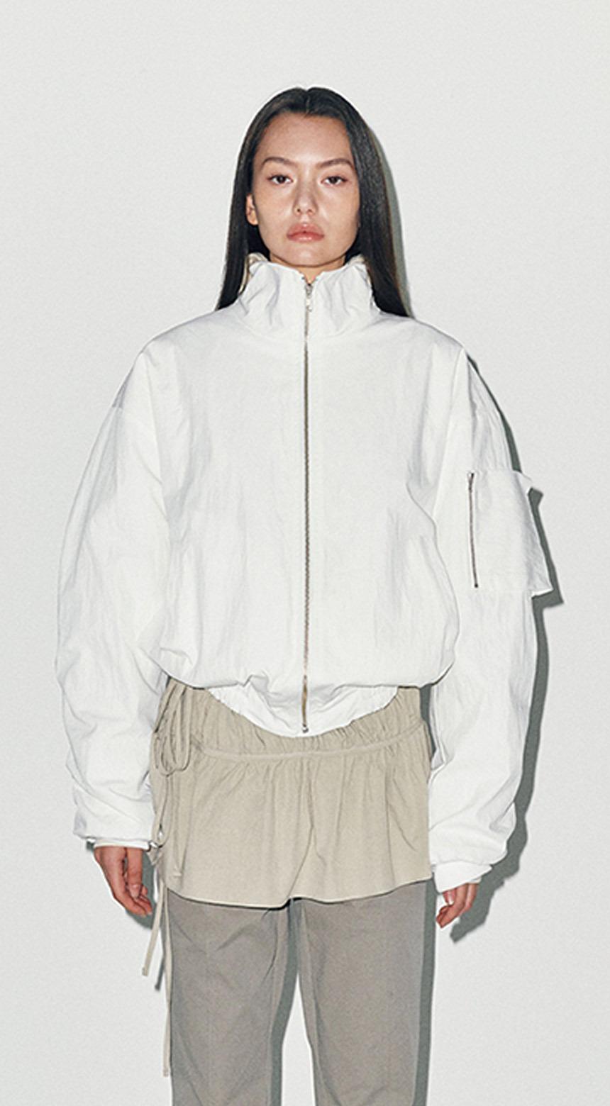 HIGH-NECK ZIPPER POCKET BOMBER WHITE