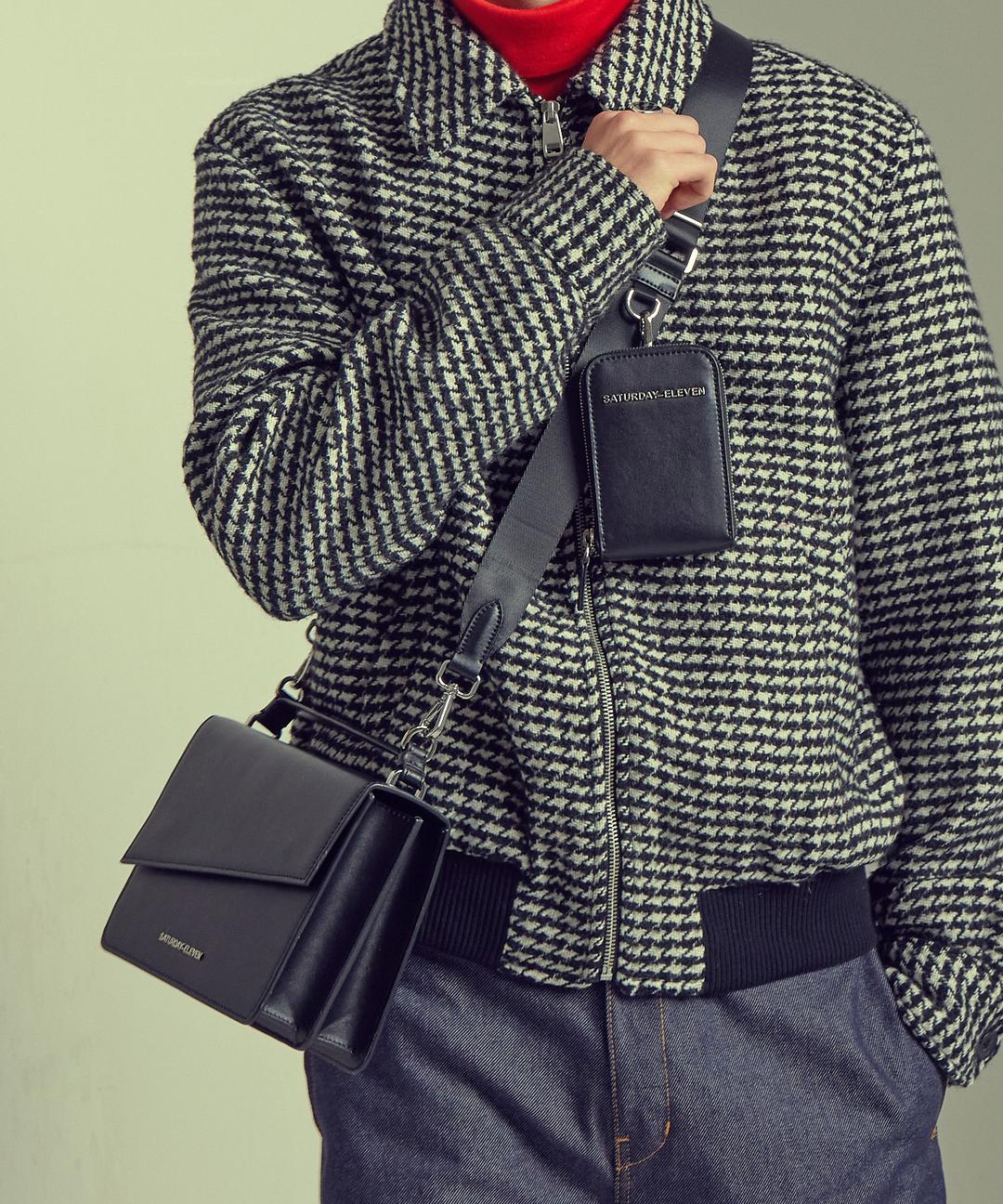 NO.3 BLACK TOP STITCHED LEATHER HANDLE CROSS BODY BAG