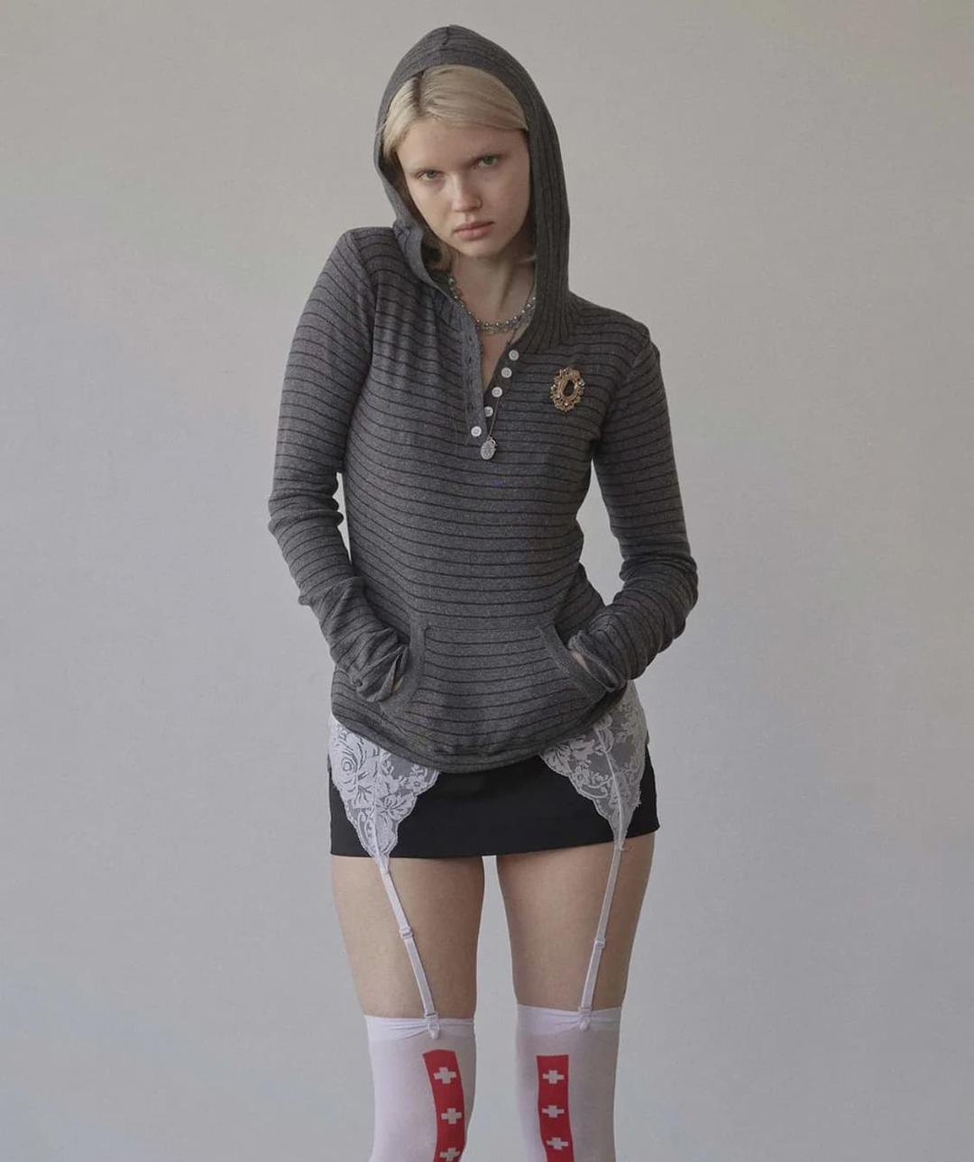 스컬프터 Knitted Stripe Hoodie 차콜/블랙 | 후루츠패밀리