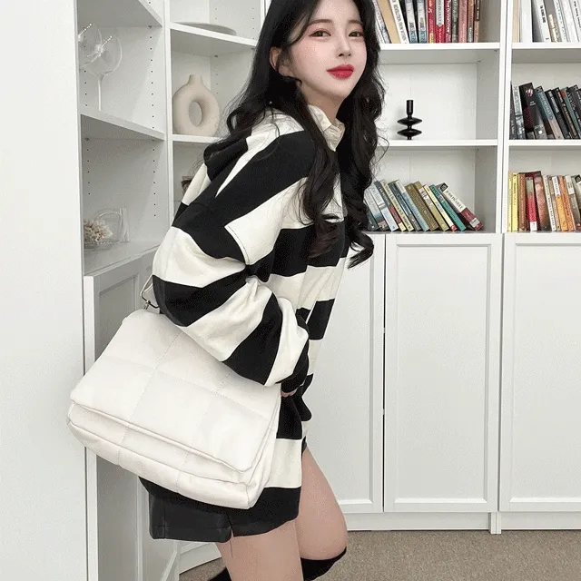 🚚당일출고/수납력끝판왕🚚 맥시 패딩 크로스백/패딩백/패딩크로스백/데일리백/대학생/고등학생/스쿨룩/아이패드/아이패드가방/데이트룩/연말룩/데이트백/보부상백/숄더백/빅백/큰가방
