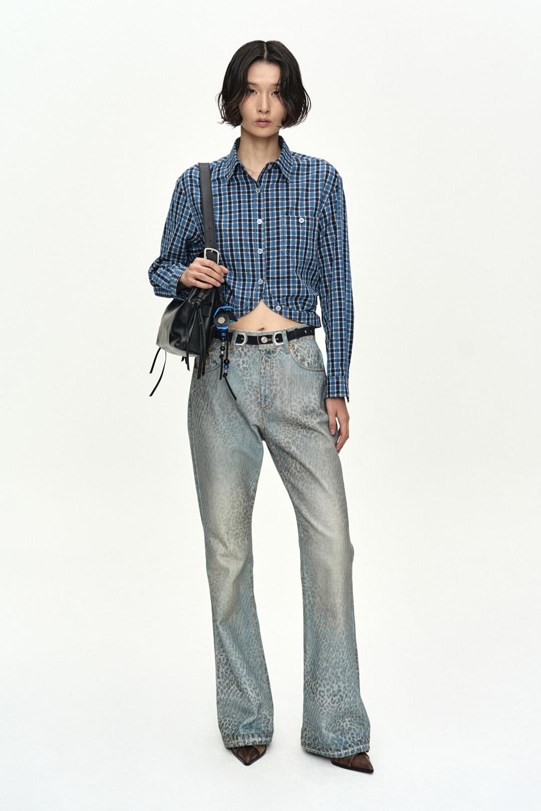 [4/20 예약 배송] LEOPARD FADE DENIM PRINTED BOOTSCUT JEANS apa882w(BLUE)