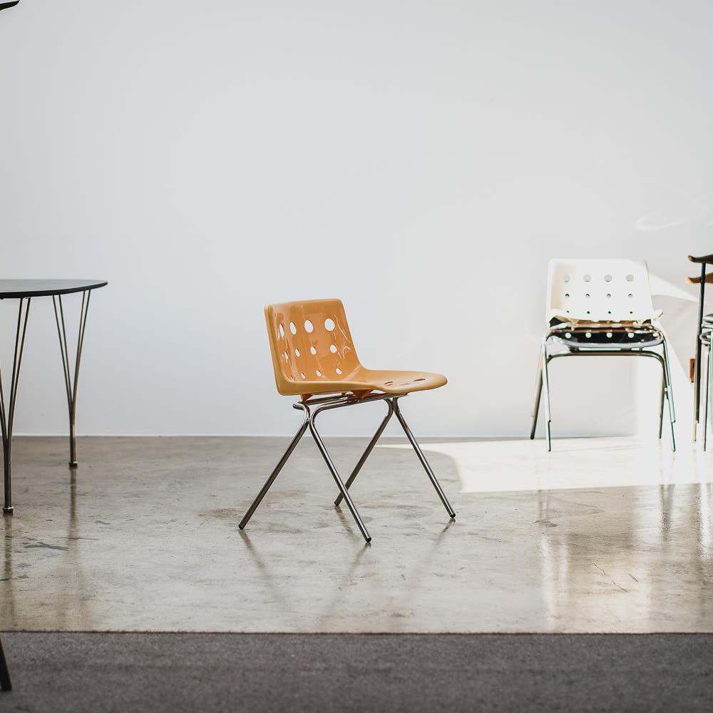 가볍고 실용적인 / 크림 레트로 체어