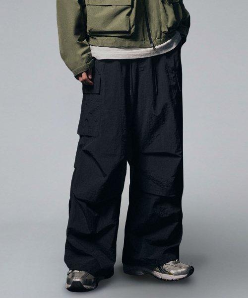 Parachute Nylon Cargo Pants - Black
