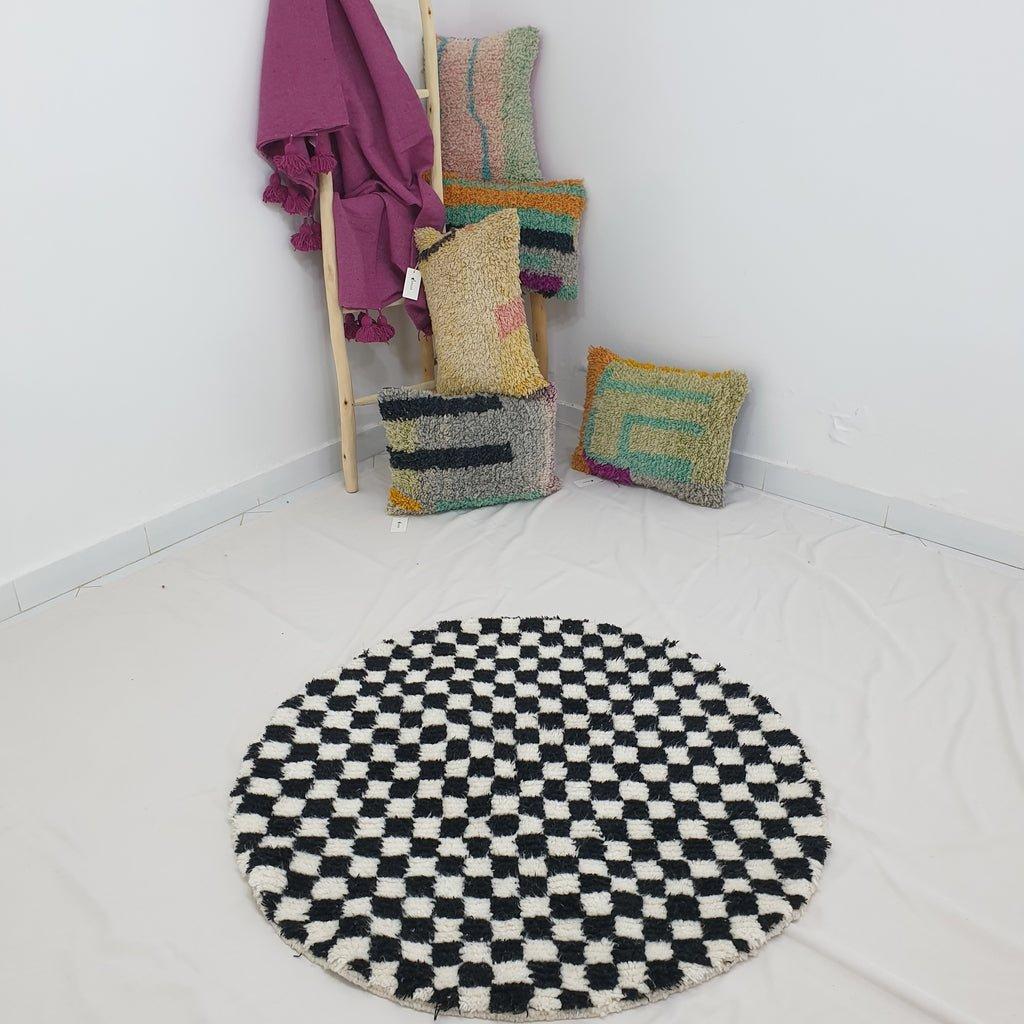 Checkered Round Moroccan Boujaad Rug Black and White | TOUIJA | 4 Ft | 1,23 m | 100% wool handmade