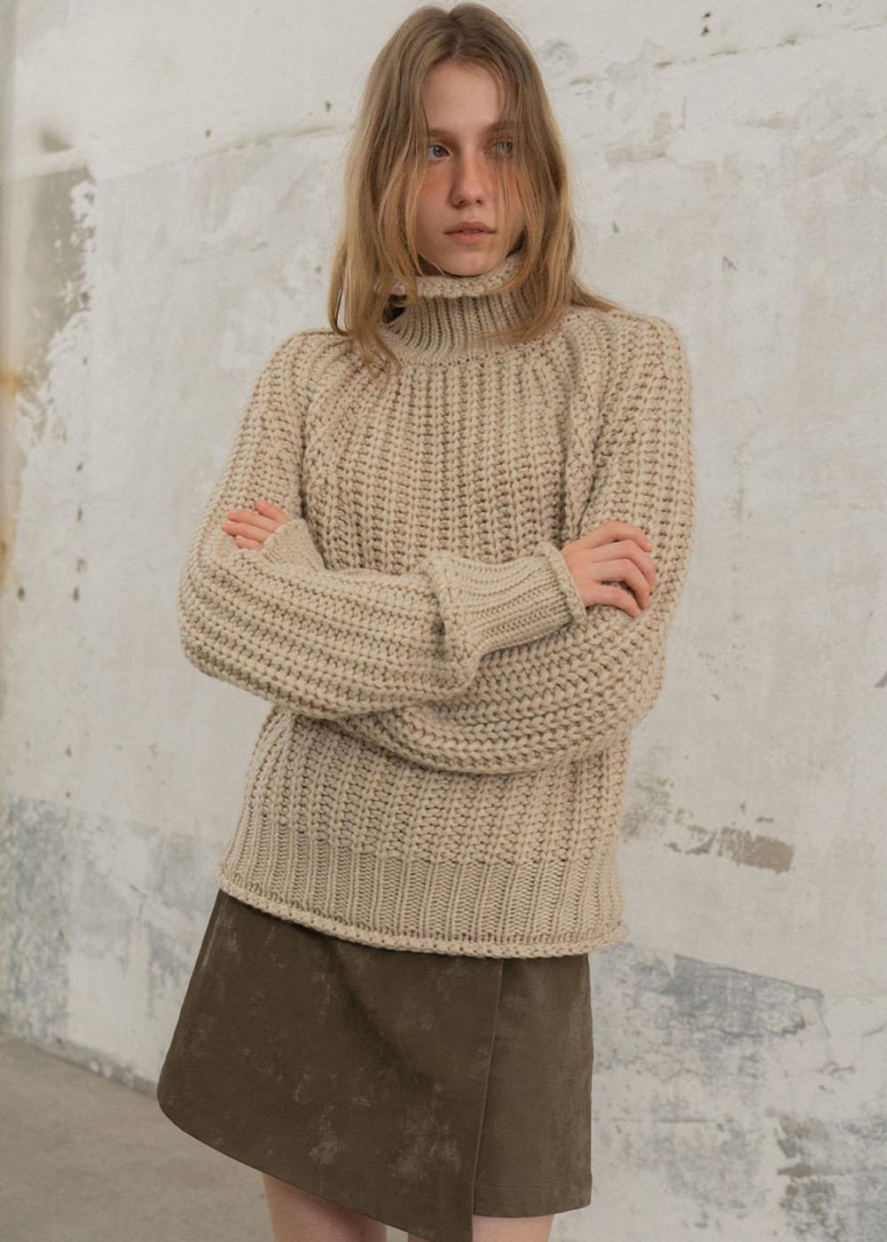 Wool Hachi Turtleneck Knit (Beige)