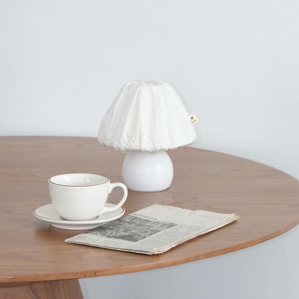 Water lily lamp