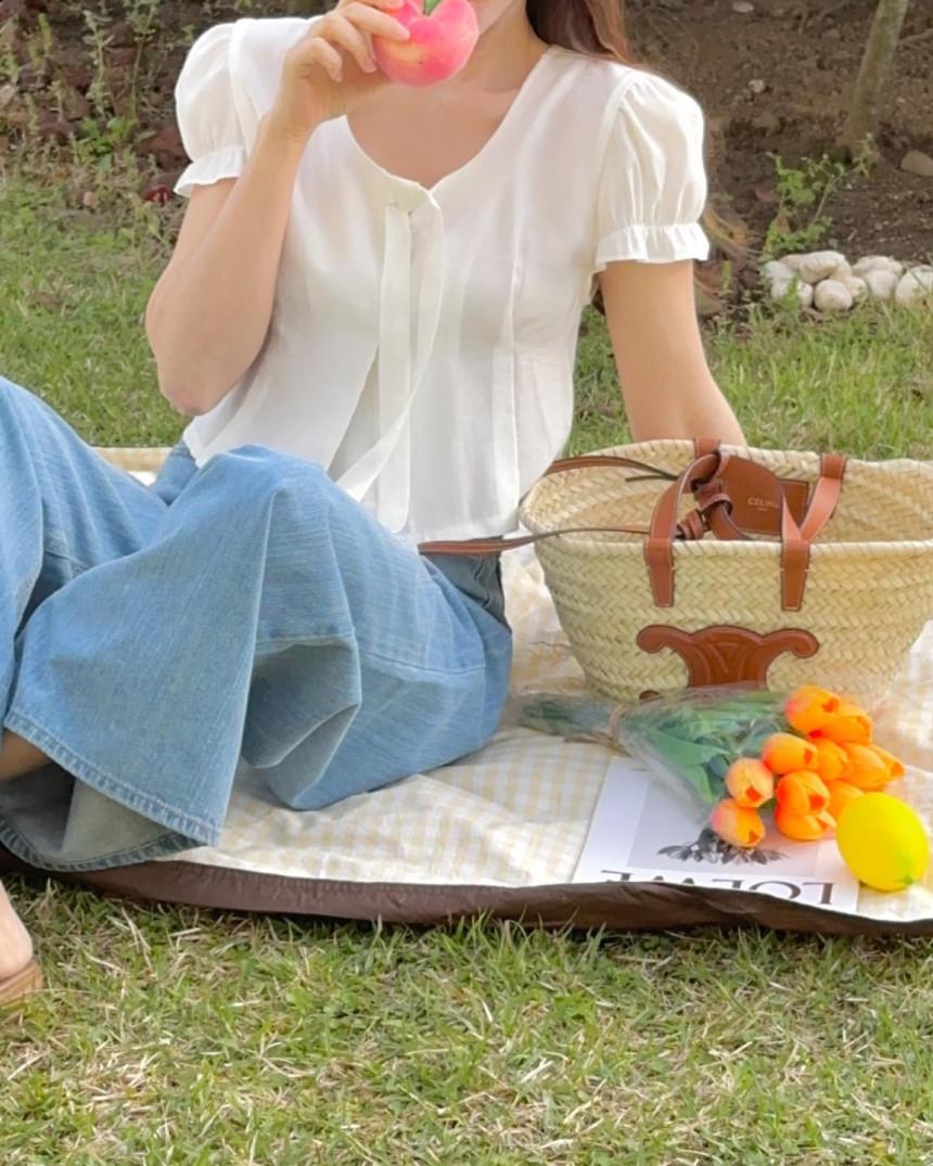 런던플랏 [소라당일] 폼스튜디오 크롭타이블라우스 반팔블라우스 퍼프블라우스