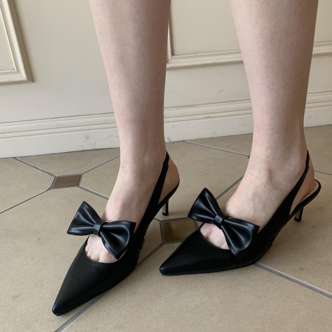 pointed ribbon mule black