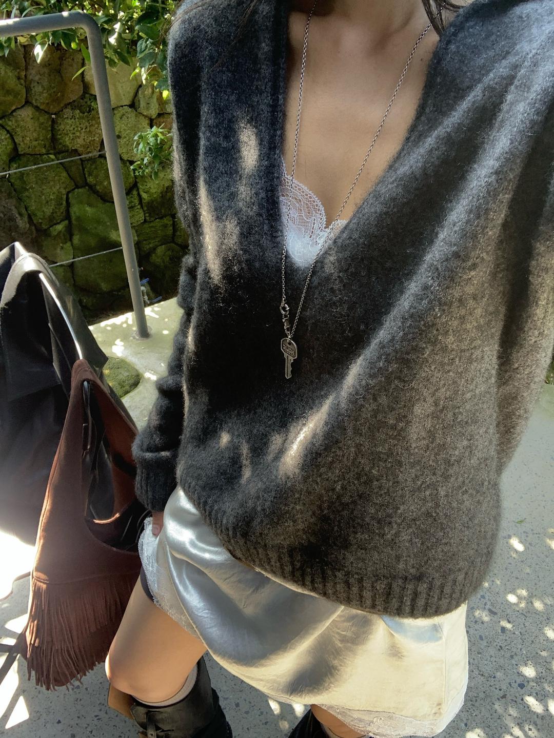 LUMEN V NECK KNIT (GREY)