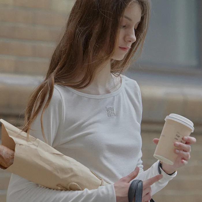 로고 실버 자수 롱슬리브 골지 티셔츠 ( 화이트 )