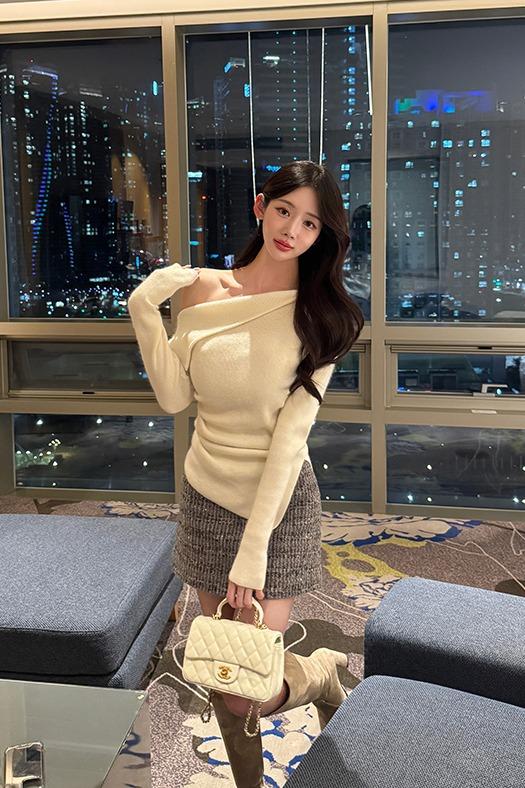 (Imported) West off-shoulder wool knit