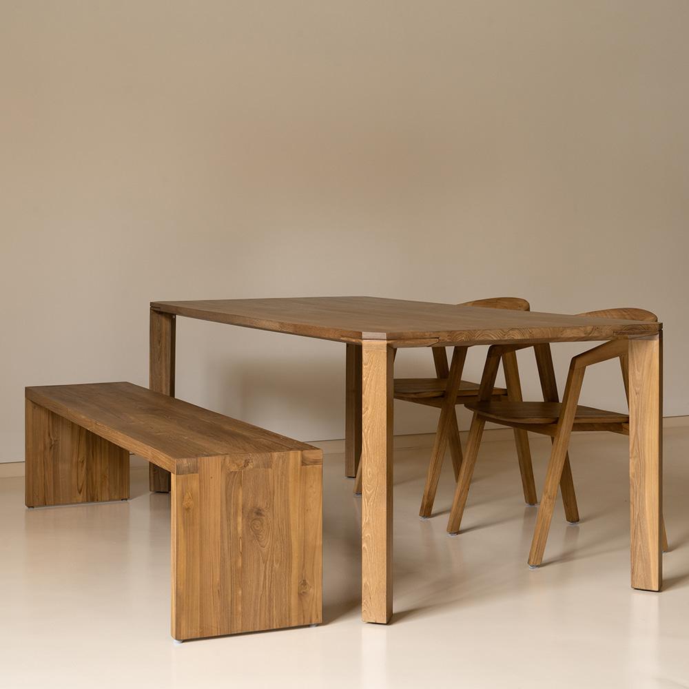 Pameran dining table