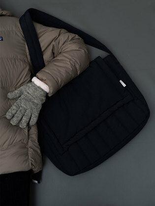 22F/W Padding Messenger Bag (L) _ Black