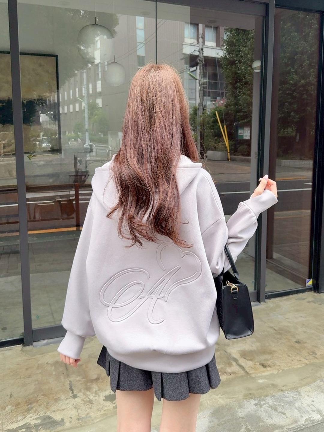 エンボスロゴパーカー