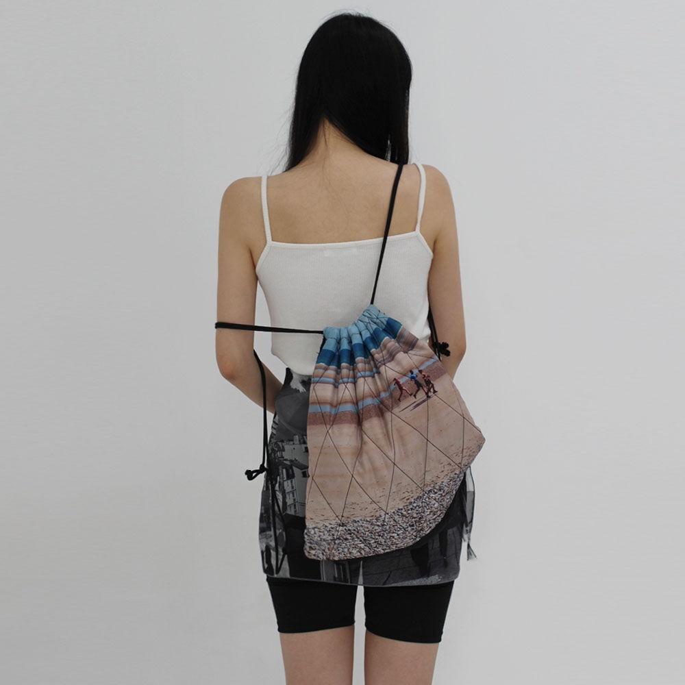 배색 프린트 패디드 백 Print padded string bag