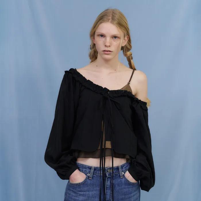 Prettish ribbon off blouse - black