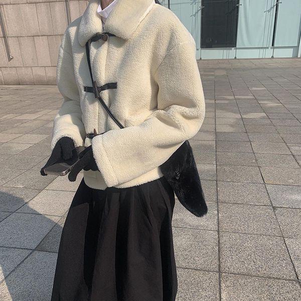 라운 카라 떡볶이 퍼 자켓