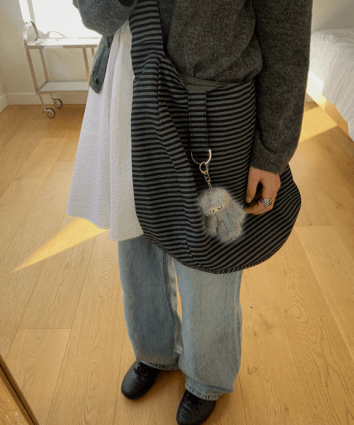 잇자바이브(ITZAVIBE)  REVERSIBLE STRIPE BAG - 사이즈 & 후기 | 무신사